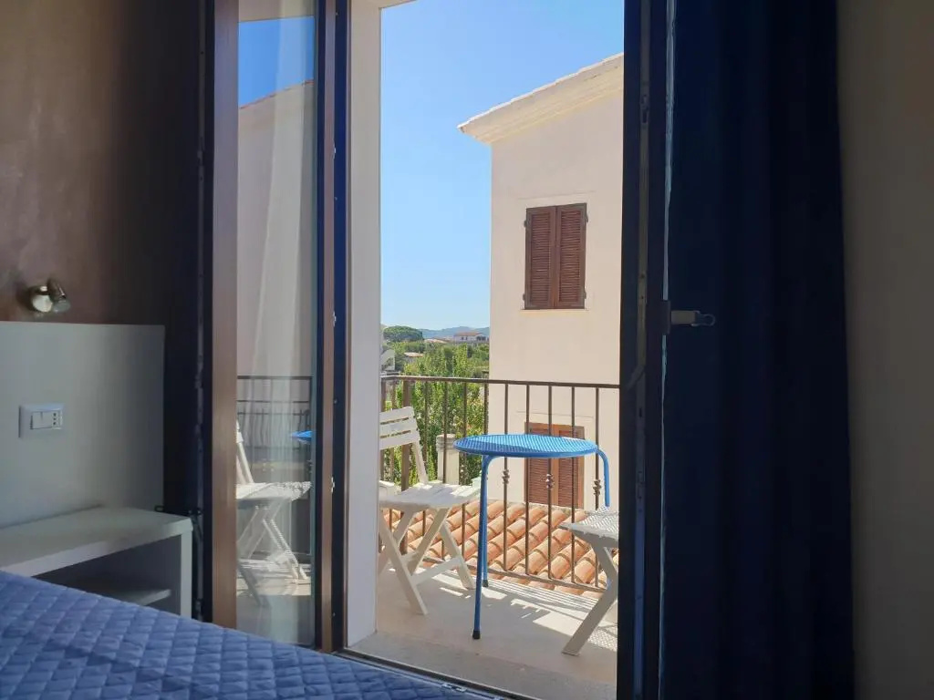Standard Double room with balcony (full double bed)