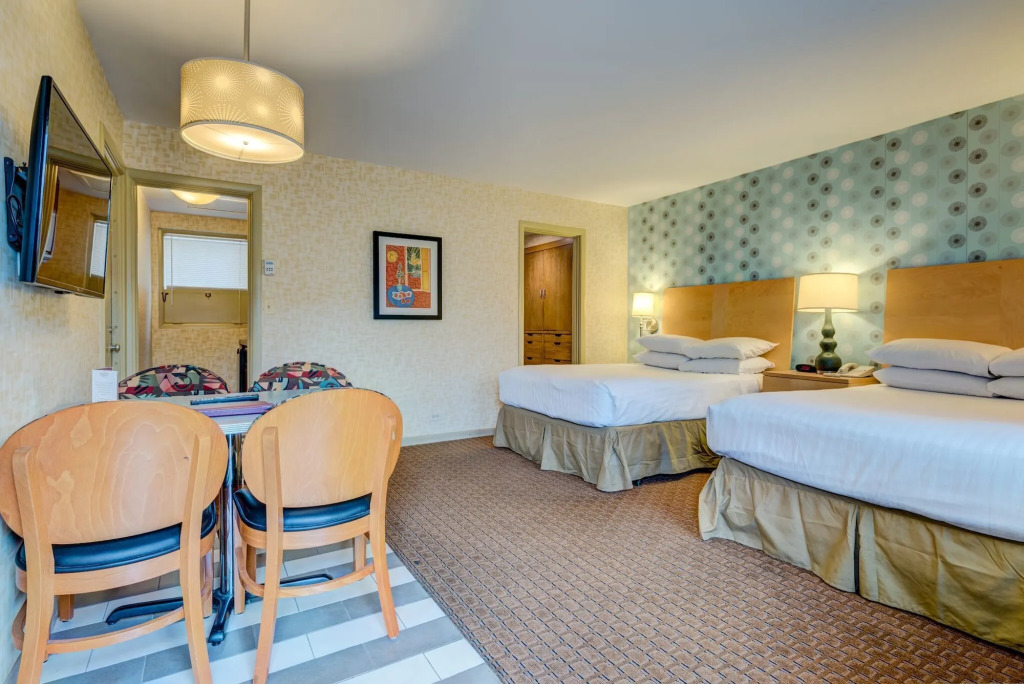 The Carleton of Oak Park Hotel by null