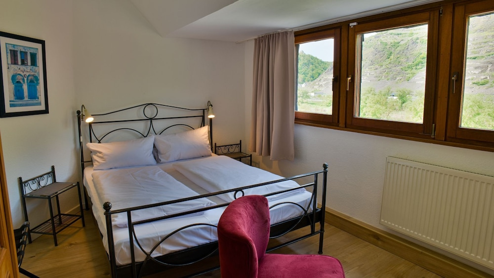 Economy Double room with courtyard view (full double bed)