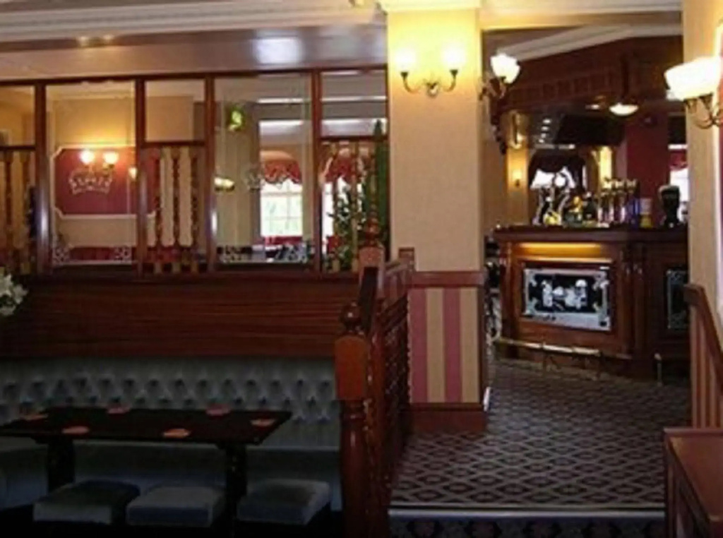 Hatter's Hotel - Général