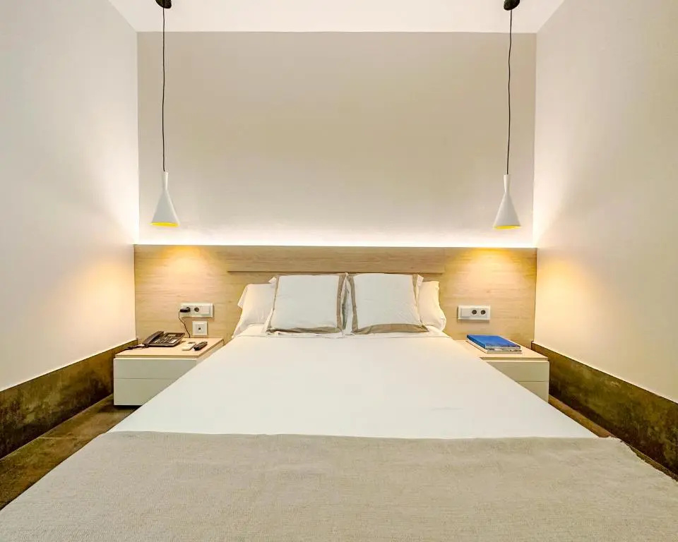 Double room (full double bed)