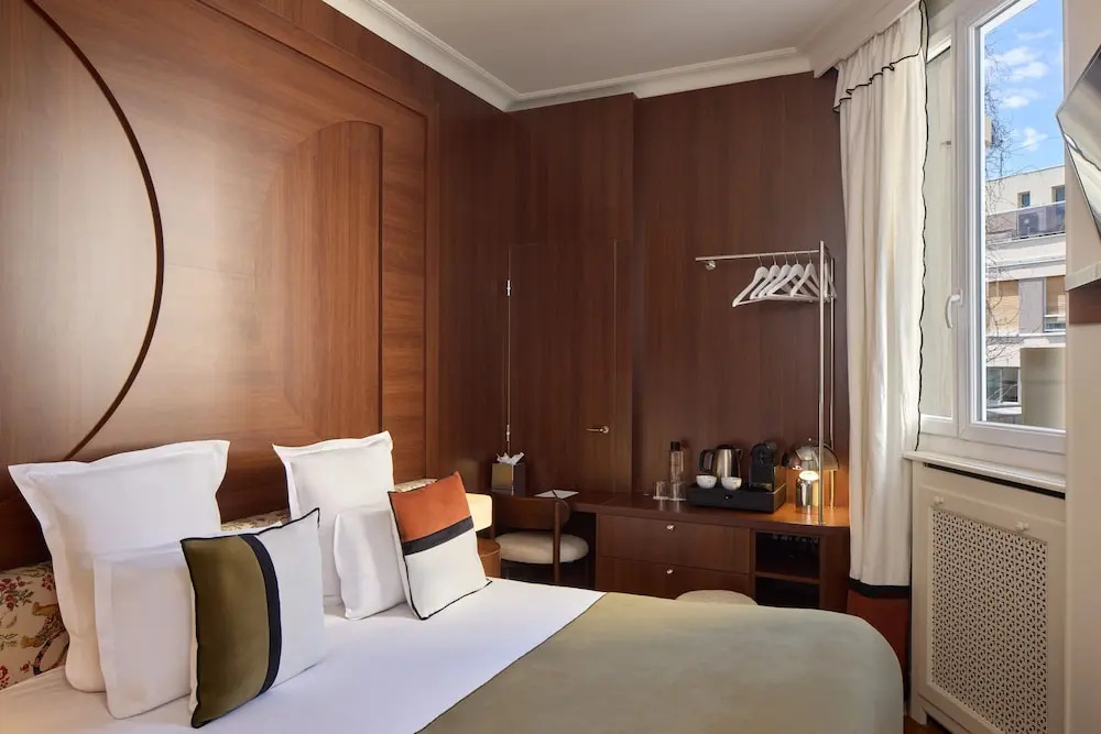 Comfort room with courtyard view
