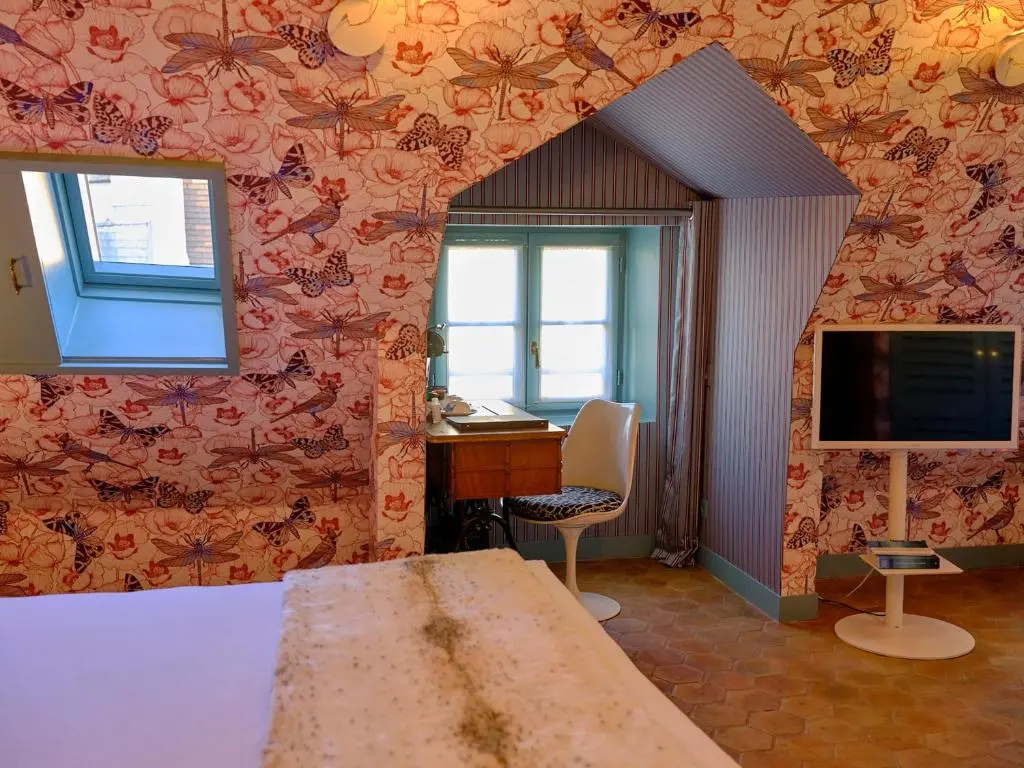 Hôtel du Petit Moulin, Haute Couture hotel by Lacroix 42