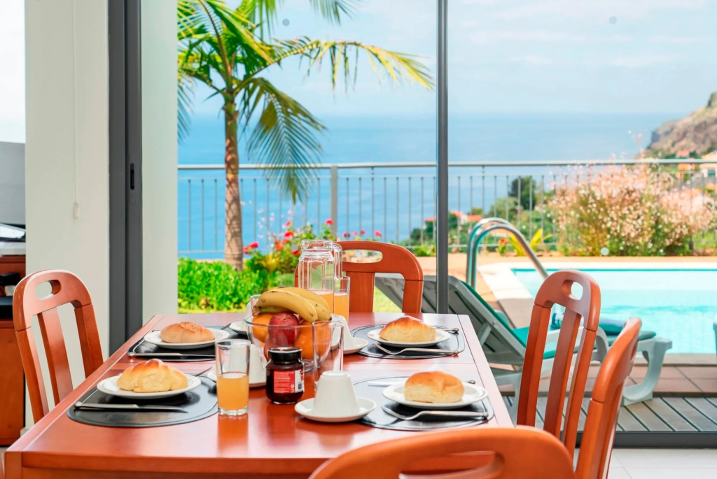 3 bedroom in Calheta, stunning views, private heated pool | Casa Amaro Mar