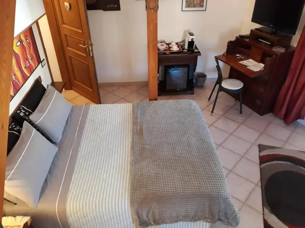 Deluxe Double room with balcony (full double bed)