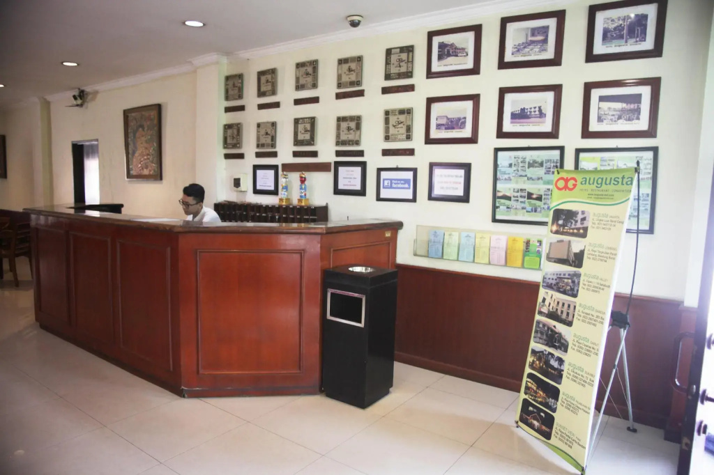 Lobby & Reception