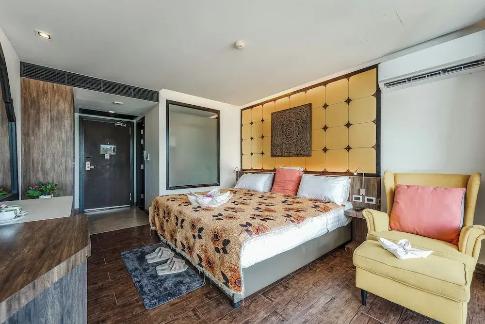 1BR Near Kata Beach Kids Pool C184