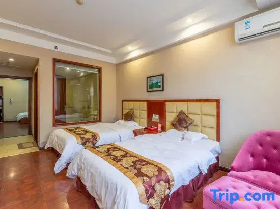 Deluxe Double Suite twin beds