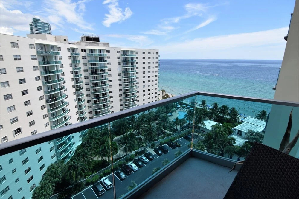 Spectacular Ocean View - 2 Beds + 2 Baths On The Beach