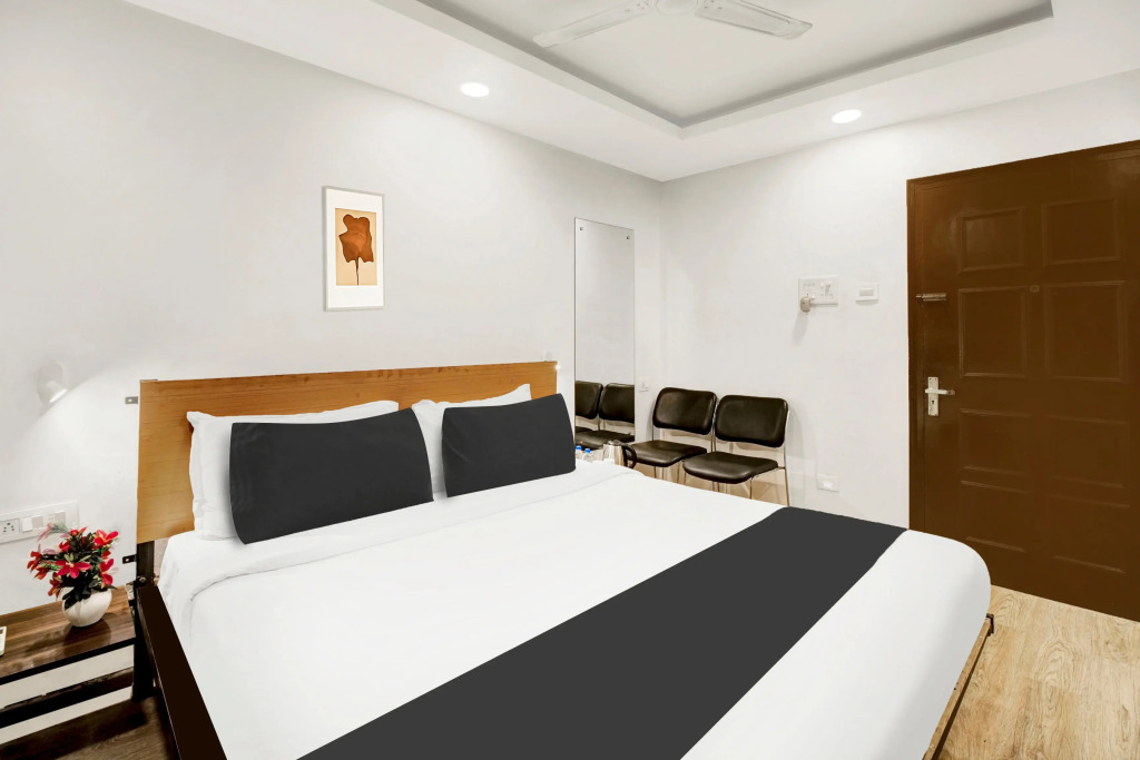 Super Townhouse Hatigaon Near Medicity — фото