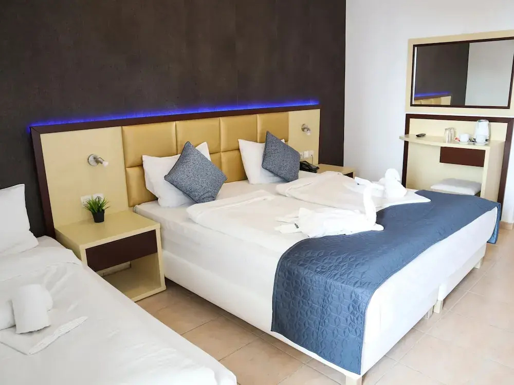 Superior Double room with sea view (full double bed)