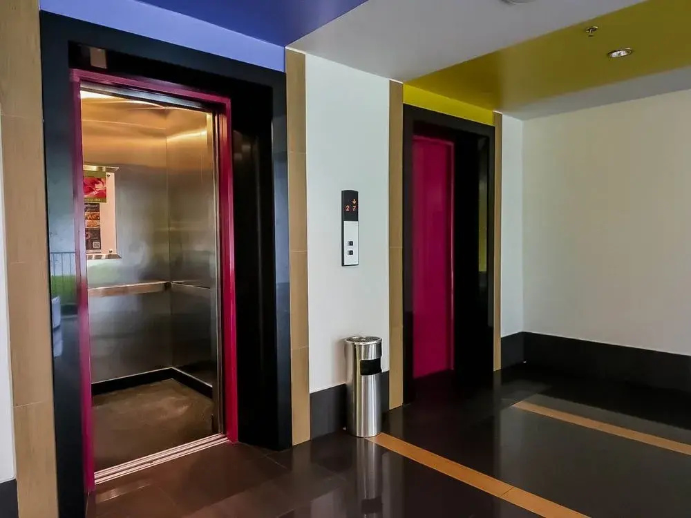 Lobby & Reception