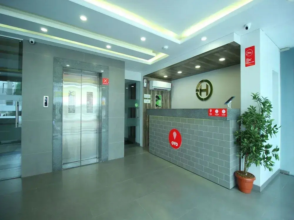 Lobby & Reception