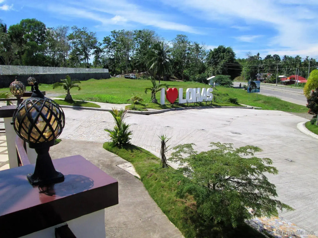LOHAS Airport Hotel