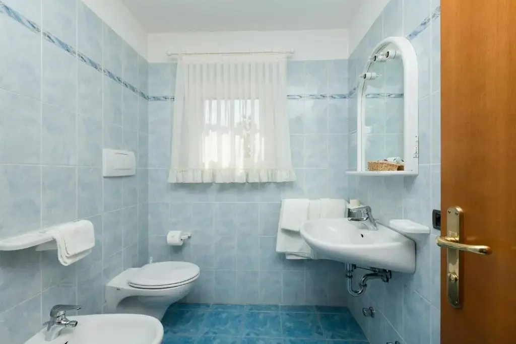 Standard Double room with garden view (full double bed)