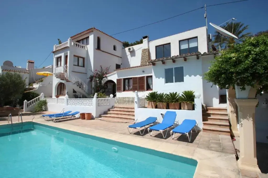 3 Bedrooms Cottage
