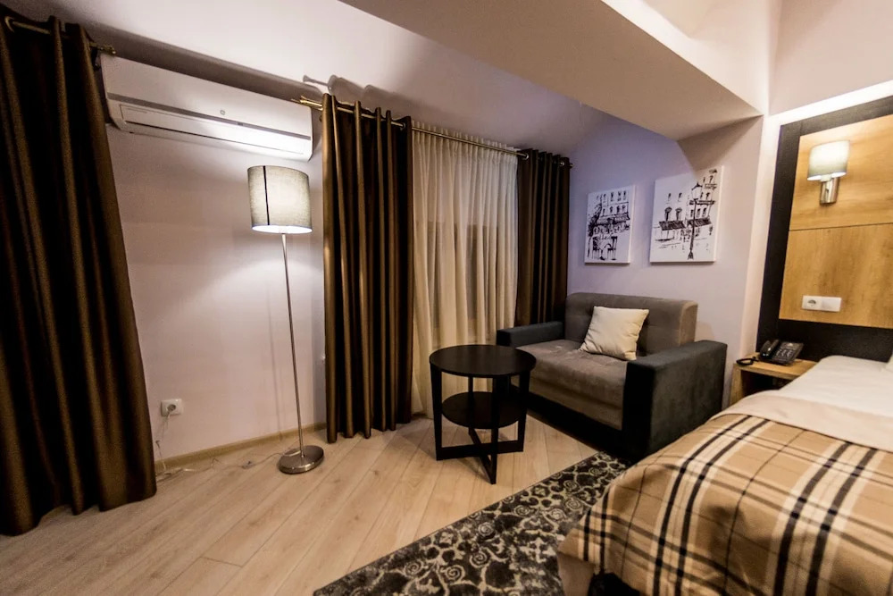 Mon Ami Villa