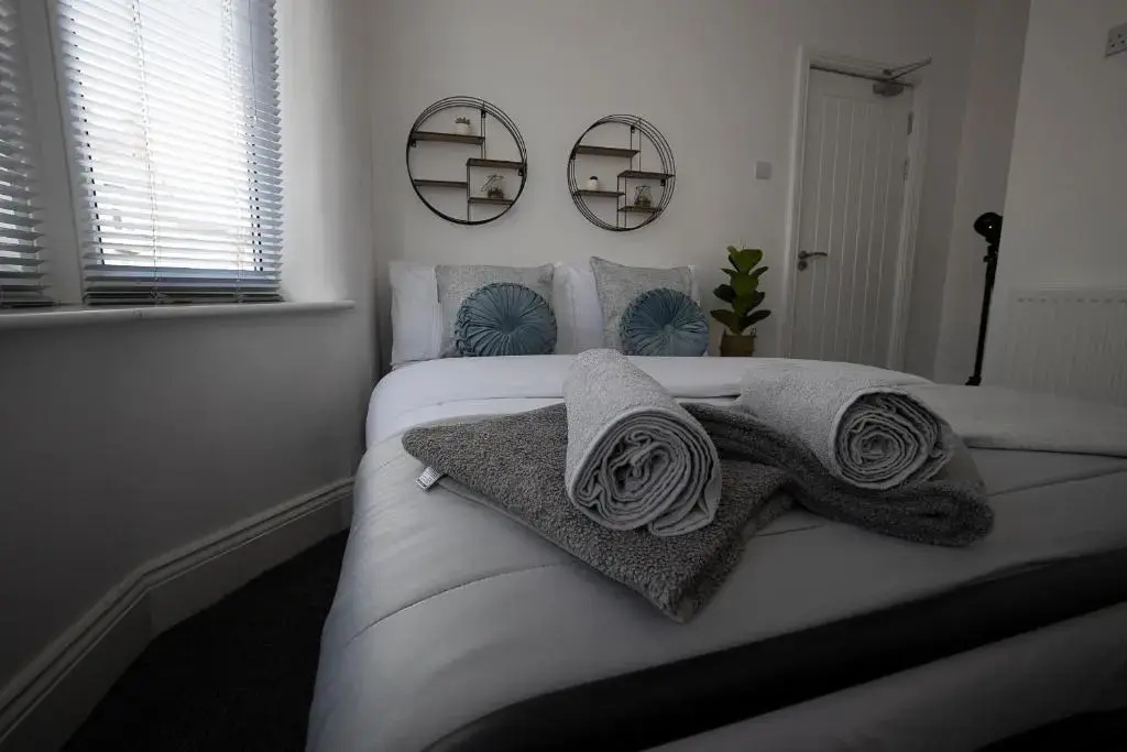 Abingdon House 4 Bedrooms Workstays UK