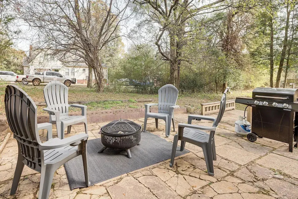 2 Mi to UA! Family-friendly Getaway w/ Patio