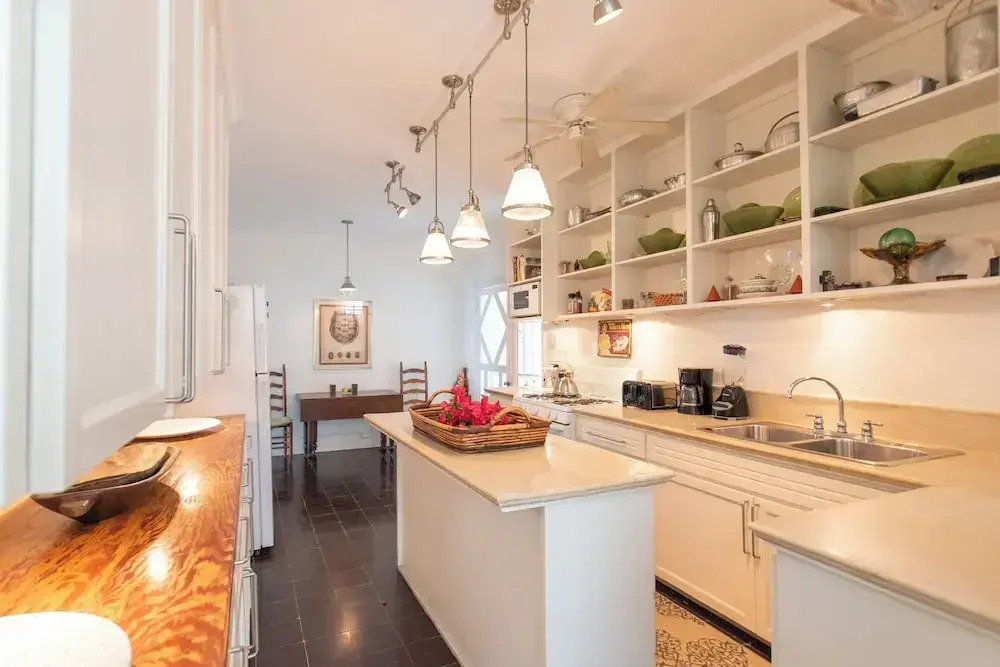 Tropical Bliss: Secluded Island Cottage — фото 3