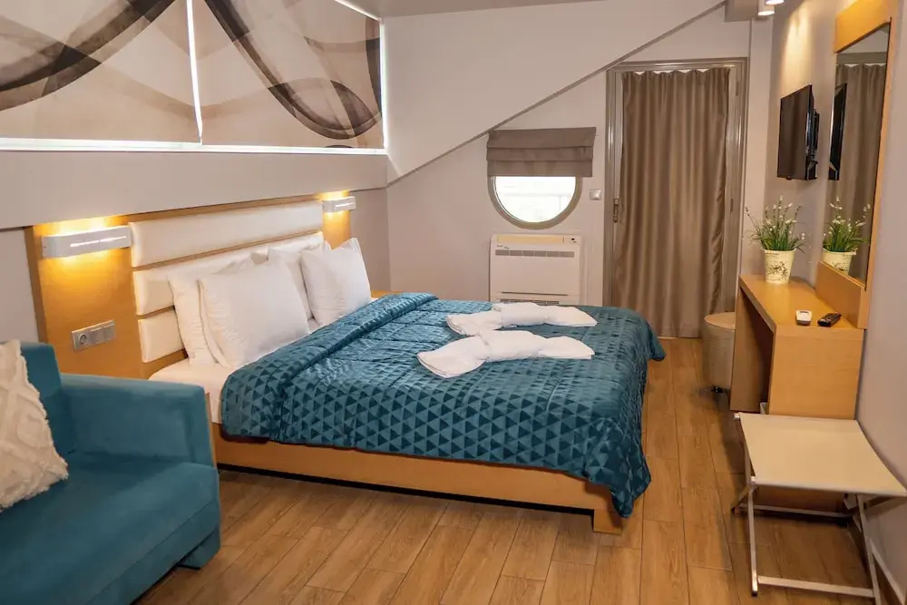 Deluxe Double room with balcony and with sea view (full double bed)