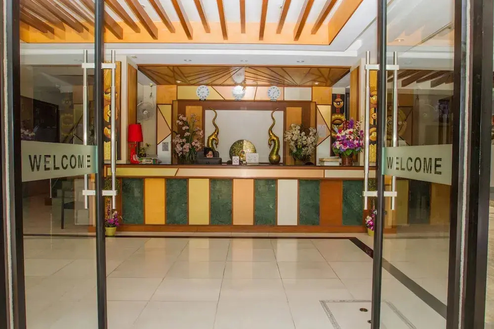 Lobby & Reception