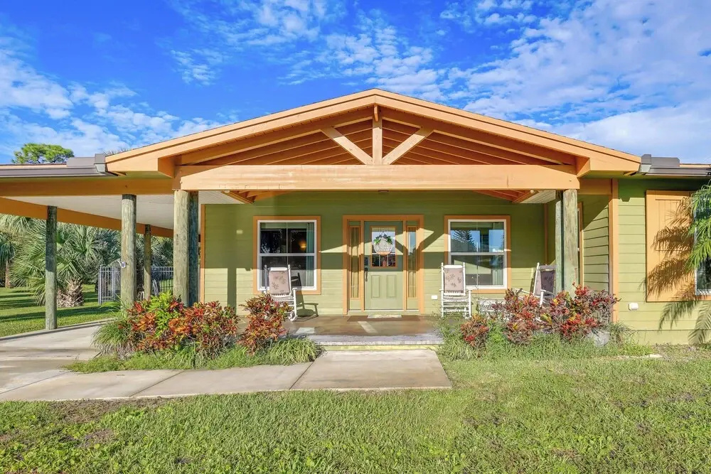 Pet-friendly Fort Pierce Home w/ Screened Porch!