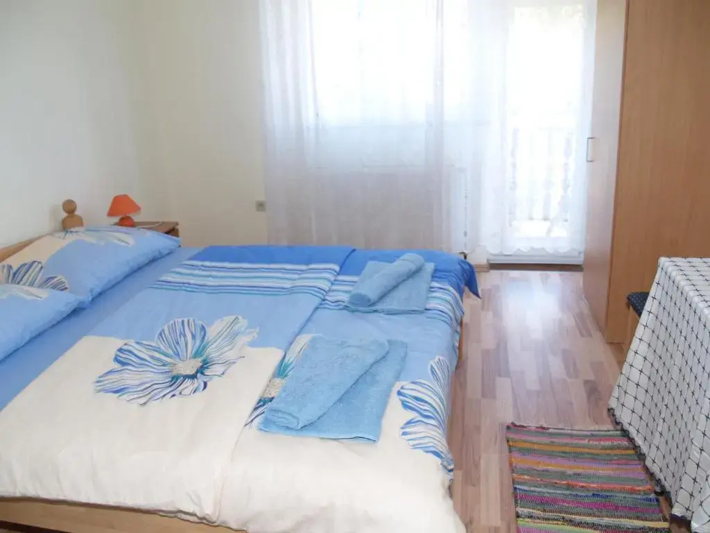 Standard Double room with balcony (full double bed)