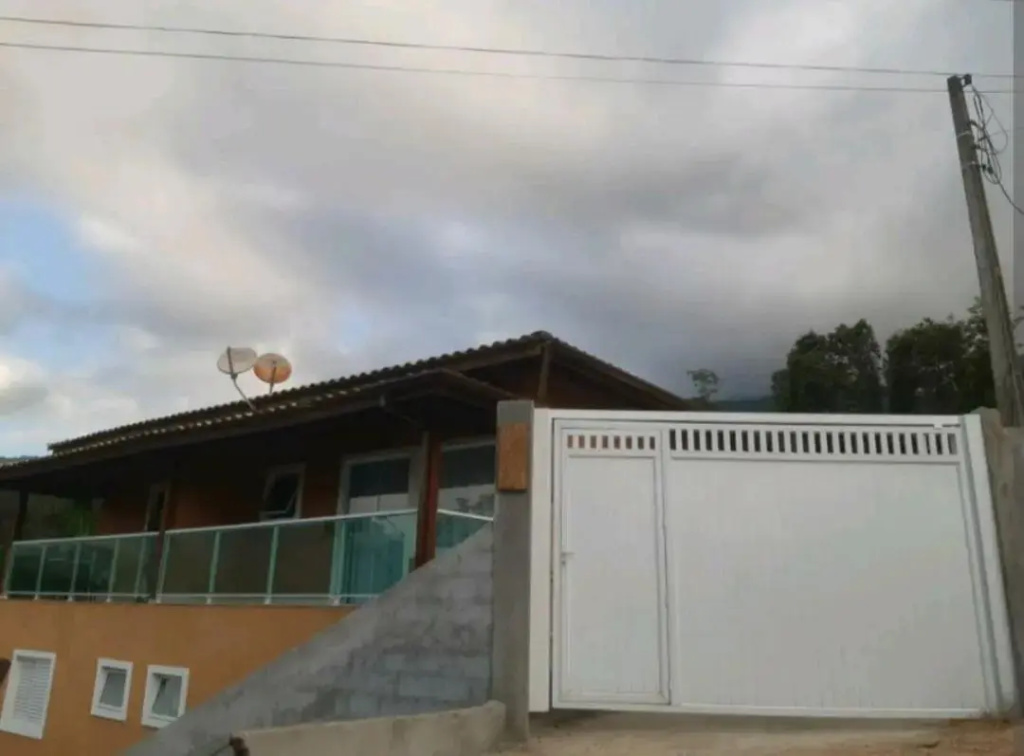 Casa espaçosa, aconchegante, com vista para o mar