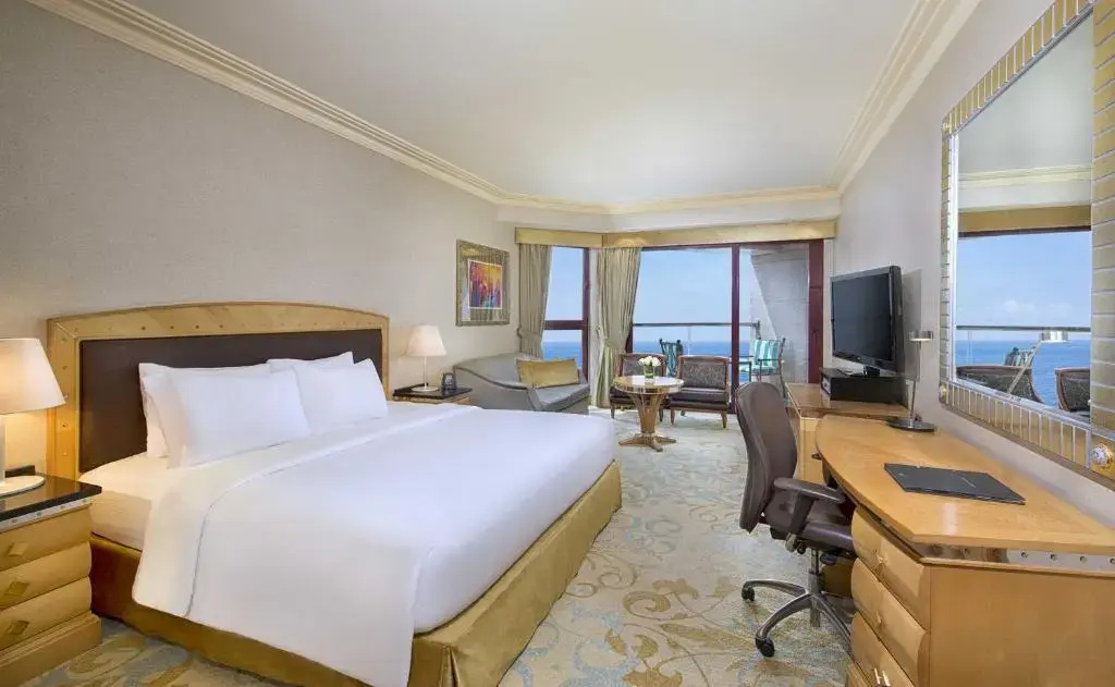 Executive Double room with partial sea view (full double bed)