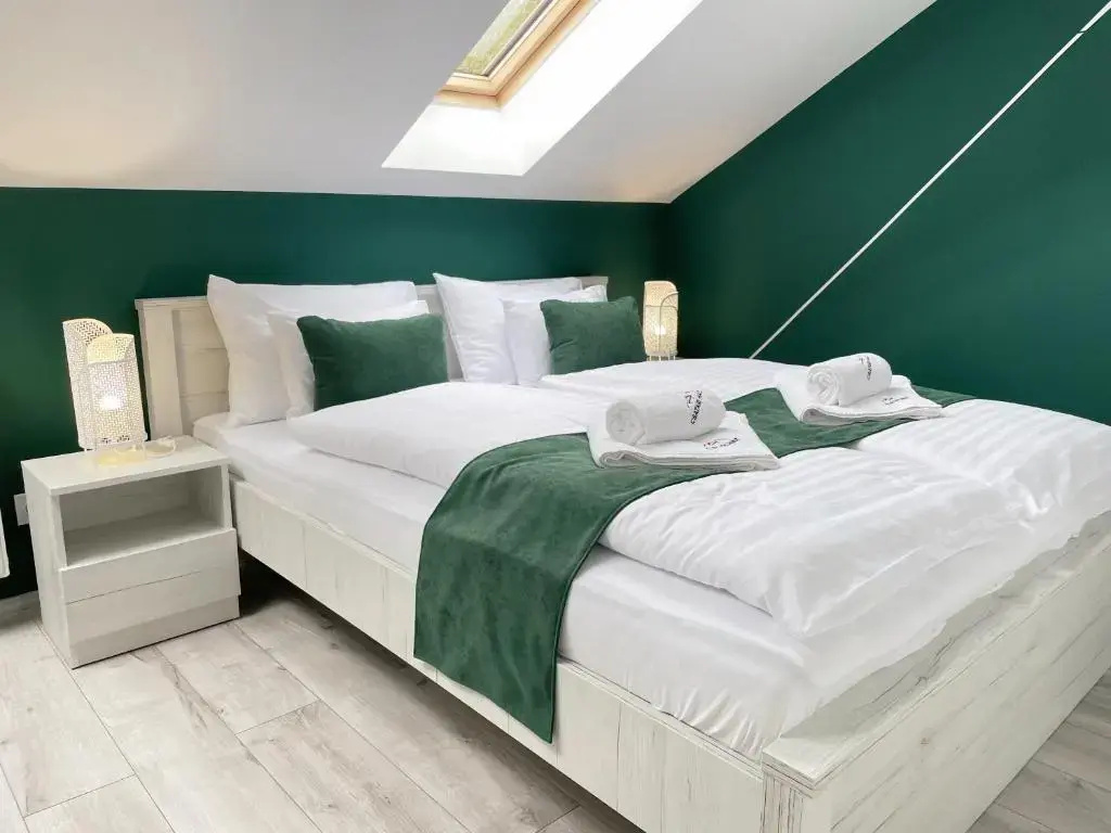2 Bedrooms Apartment