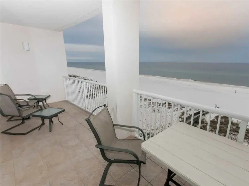 Island Tower 602 - 3 Br condo by RedAwning
