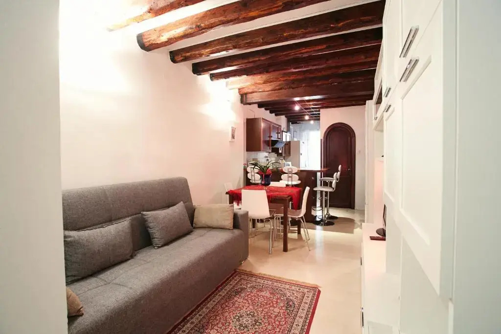 2 Bedrooms Apartment