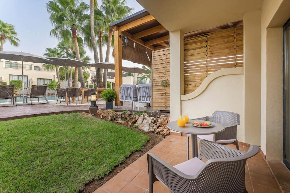 Standard Double room with balcony and with pool view (full double bed)