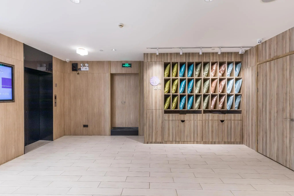 Lobby & Reception