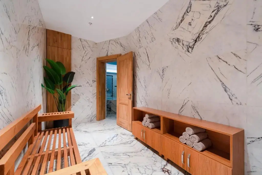 Lobby & Reception
