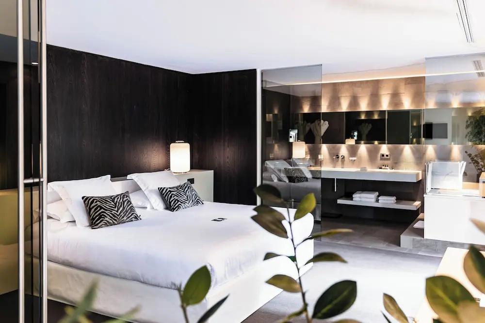 Standard Double room with balcony (full double bed)