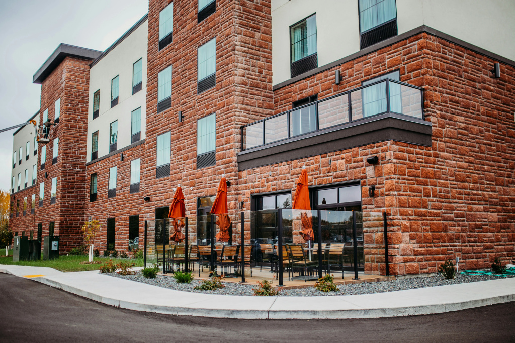 Cobblestone Hotel & Suites - International Falls
