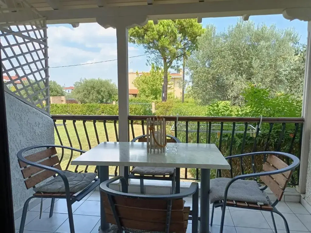 Apartment with garden view