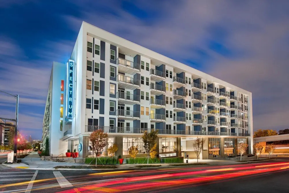 S1bd Serviced 1-br w Full Kitchen in Walkable Neighborhood