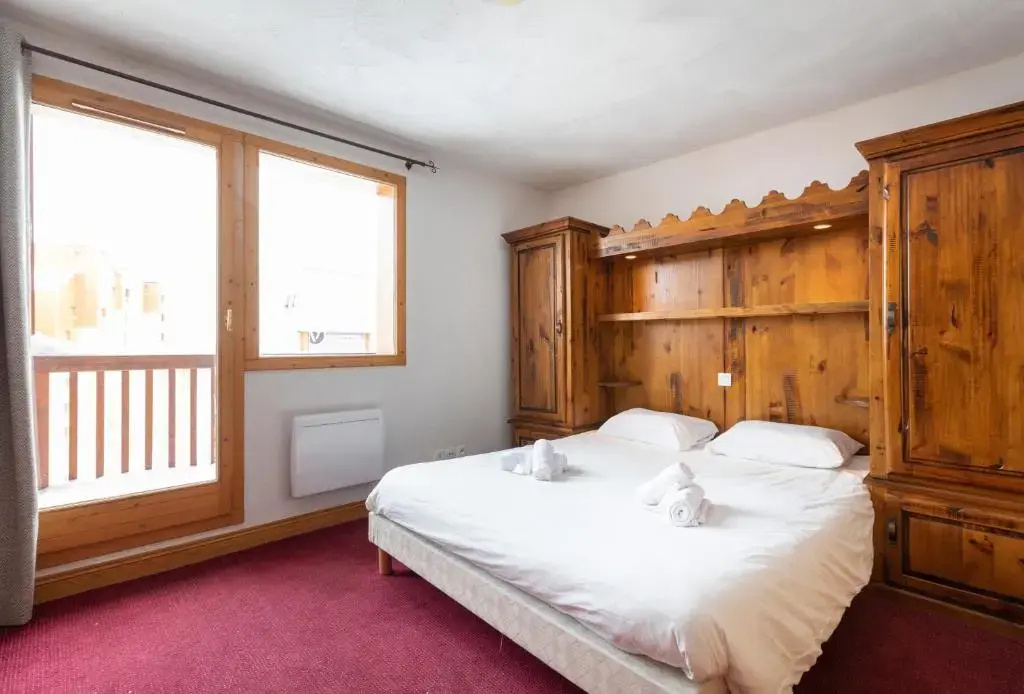 3 Bedrooms Apartment