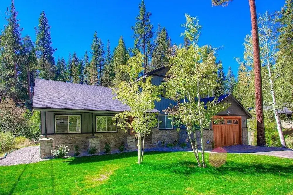 Creek Side Summit 4 Bedroom Home by RedAwning