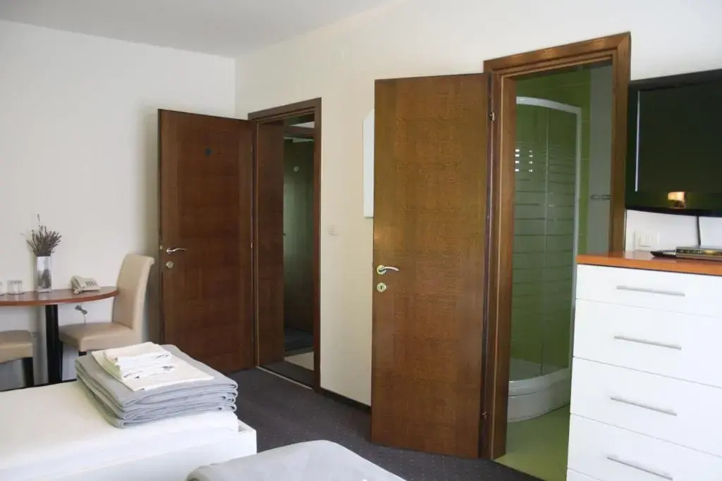 Fitea Pansion - Chambres