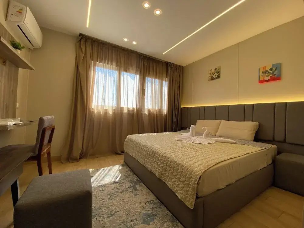 Deluxe Double room with city view (full double bed)