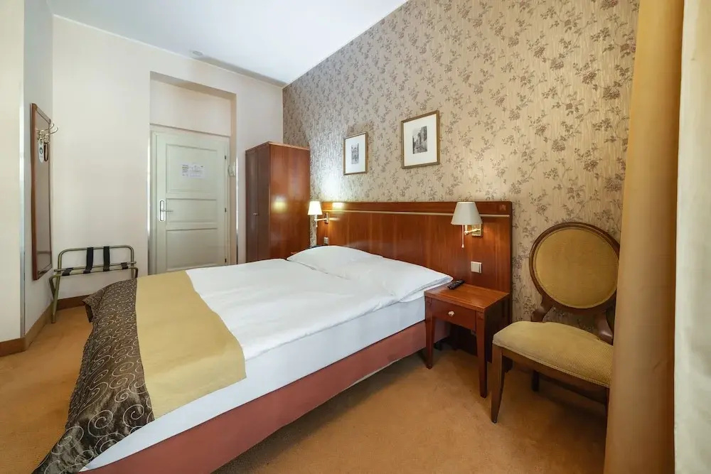 Standard Double room with balcony (full double bed)