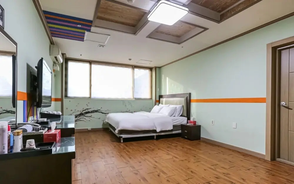 Food & Beverage