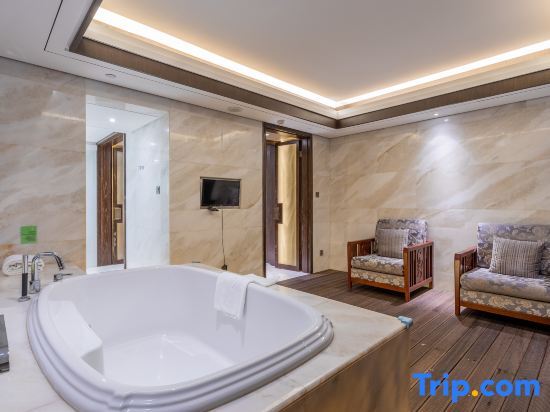 Семейный люкс в Rising Hot Spring Resort Kunming