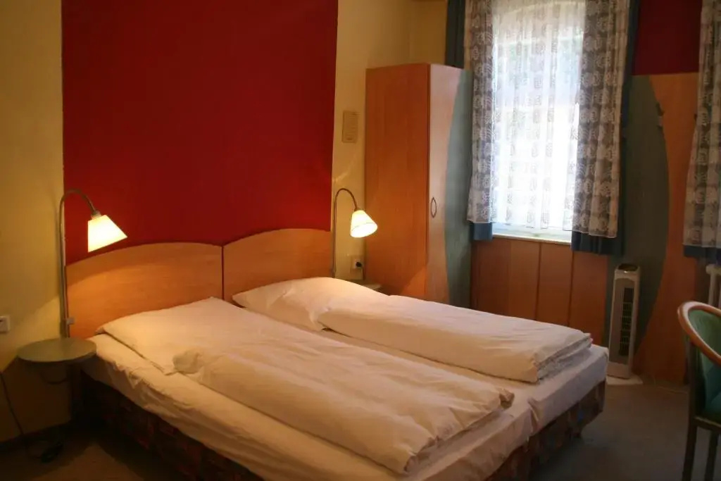Standard Double room (full double bed)