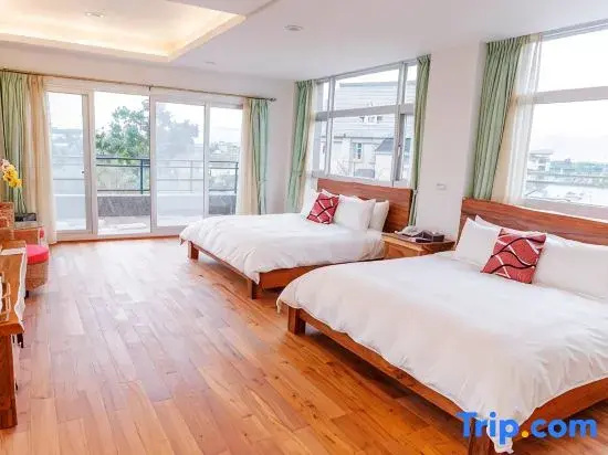 Deluxe Quadruple room (2 full double beds)
