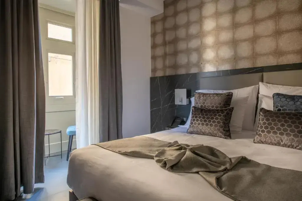 Deluxe Double room with balcony (full double bed)